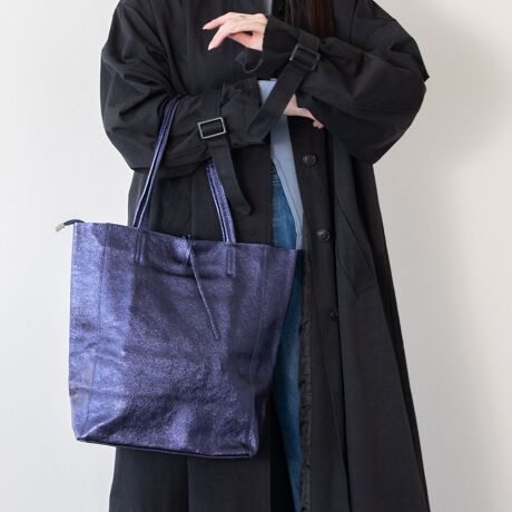 [^:Q36601]ANDREA CARDONEiAhA Jhlj̓U[ƊEŁA50N̗jC^ÃobOuhłB͑SăC^AYɂAiƗD낳˔fUĆAi|_ɐYAłMADE IN ITALYɂĂ܂BE̍xZNgVbvŎ舵Ă܂B x[VbNȌ`̃g[gobO͖ÔȂfUCȂ̂ŁAg܂BEA4Ήi22~31cm)FZEzi10~20cmjFZEybg{gi500mljFZEybg{gci500mljFZYߒɐLYꍇ܂B܂fނ̓A኱̐FACꂪꍇ܂A͑fނ̓ƂȂ܂B\߂BTCYZ(\L)͂܂ŖڈƂȂ܂B̍:24cmd:620g