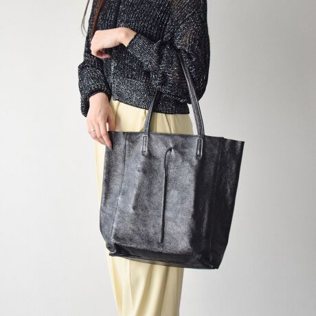 [^:Q36601]ANDREA CARDONEiAhA Jhlj̓U[ƊEŁA50N̗jC^ÃobOuhłB͑SăC^AYɂAiƗD낳˔fUĆAi|_ɐYAłMADE IN ITALYɂĂ܂BE̍xZNgVbvŎ舵Ă܂B x[VbNȌ`̃g[gobO͖ÔȂfUCȂ̂ŁAg܂BEA4Ήi22~31cm)FZEzi10~20cmjFZEybg{gi500mljFZEybg{gci500mljFZYߒɐLYꍇ܂B܂fނ̓A኱̐FACꂪꍇ܂A͑fނ̓ƂȂ܂B\߂BTCYZ(\L)͂܂ŖڈƂȂ܂B̍:24cmd:620g