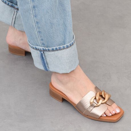 [^:E42000]Oh my Sandals (I[ }C T_Y)́AXyČC̊XG`F_ƂAɃ[Yiuȉi͂̃T_|t@bVuhłBNbVC\[dlŃ\tgȑ̃XNGAgE`F[~[T_łBCɕیV[\Ăꍇ܂Bp̍ۂ͔ĂgpB܂Ai̍ۂɕیV[ꕔꍇ܂BYߒɐLYꍇ܂B܂fނ̓A኱̐FACꂪꍇ܂A͑fނ̓ƂȂ܂B\߂BAɑjꍇ܂BBě̓ɂFČꍇ܂ B܂Aql̂gPCj^[X}[gtHʂȂǂ̊ɂFۂ̏iƈČꍇ܂BTCYZ(\L)͂܂ŖڈƂȂ܂Bd:192g