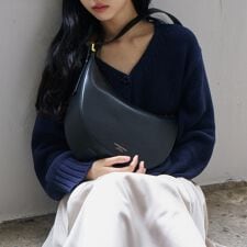 CHRISTIAN VILLA◆ミディアムサイズレザーホーボーバッグ