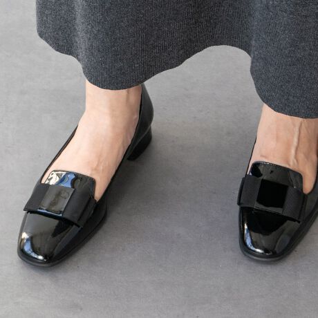 25N717AiύXv܂B[^:L41002]{`[t|Cg̃IypvXB芴̂郍[q[̂߈ĂĂÂ炭AfC[ɗĂ邤ꂵ݌vɂȂĂ܂BɃtF~jȃANZgvX܂B`IȃeNjbNÃghӎCɒ]W߂Luca Grossi (J ObV)BCŎgSĂ̑fނIAfނ̎ACe̐X́A܂܂ȃCtX^CɂƊYĂuhłBCɕیV[\Ăꍇ܂Bp̍ۂ͔ĂgpB܂Ai̍ۂɕیV[ꕔꍇ܂B\߂BYߒɐLYꍇ܂B܂fނ̓A኱̐FACꂪꍇ܂A͑fނ̓ƂȂ܂B\߂BAɑjꍇ܂BTCYZ(\L)͂܂ŖڈƂȂ܂Bd:204g