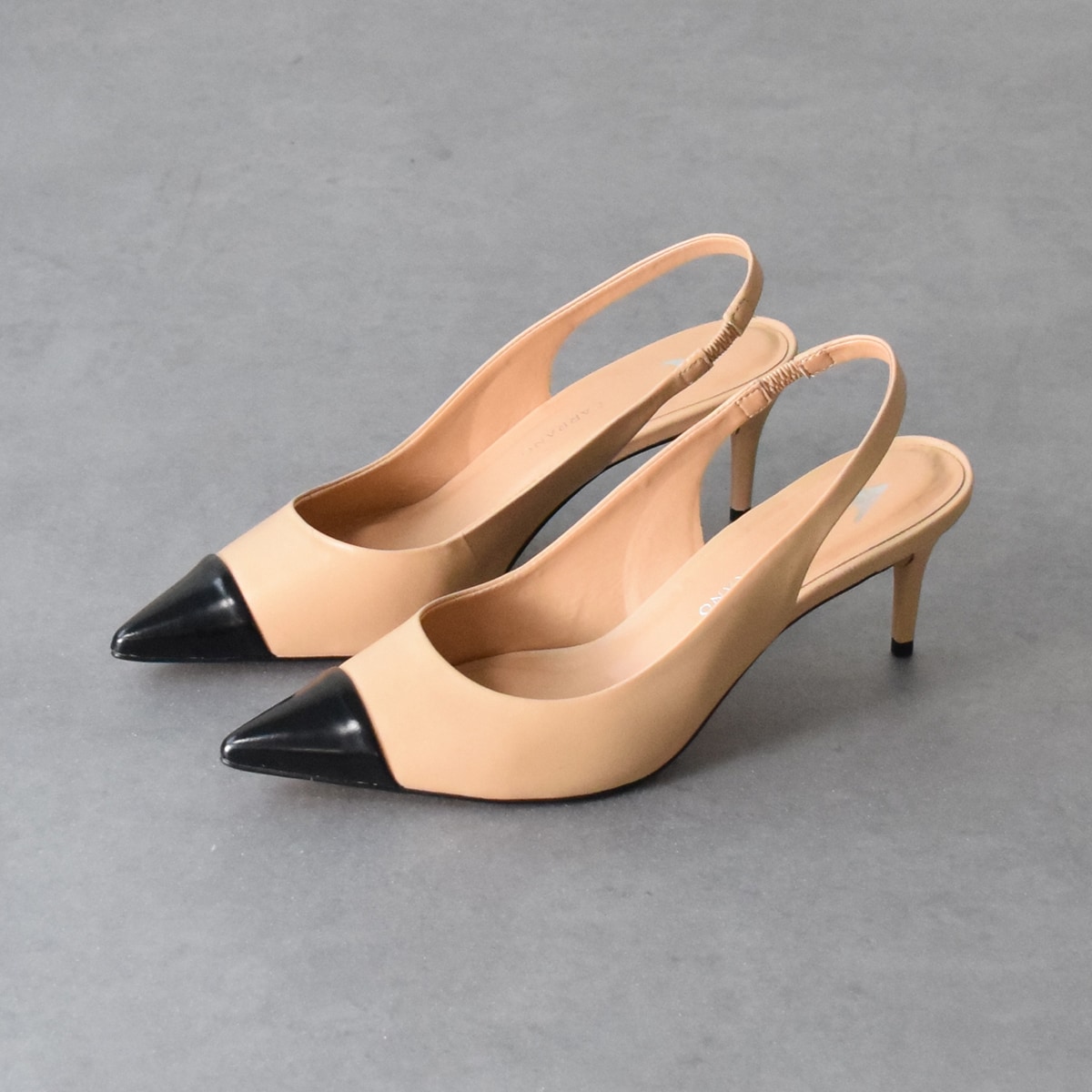 CARRANO◇6.3cmヒール◇バイカラーバックストラップパンプス