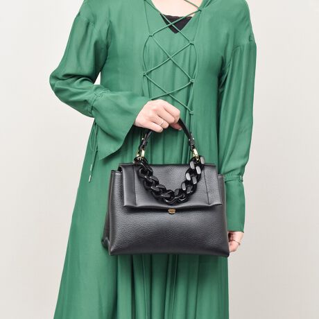 [^:Q56410]2002NC^AAAubcHBɂđnƂꂽuhAXebBfUCAp^[At@ubNAD܂œOꂵMade in italyɂA_ŃX^CbVȃtHɃtF~jȗvfꂽfUC͉B𒆐SɂƂĂlC܂BV{̂\tgȃU[gpnhobO͓nF̃AN`F[tF~jȈۂłBYߒɐLYꍇ܂B܂fނ̓A኱̐FACꂪꍇ܂A͑fނ̓ƂȂ܂BBě̓ɂFČꍇ܂ B܂Aql̂gPCj^[X}[gtHʂȂǂ̊ɂFۂ̏iƈČꍇ܂B\߂BTCYZ(\L)͂܂ŖڈƂȂ܂B:23-29cm:20cm}`:11.5cm荂:10cmV_[Xgbv̒:82-112cmd:760g