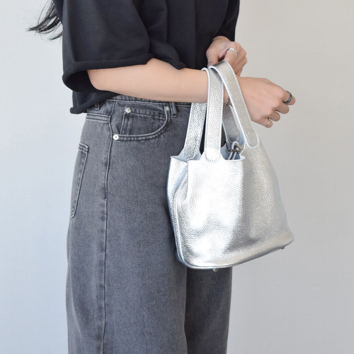 アンドレアカルドネ（Andrea Cardone）/Andrea Cardone◆メタリックレザーバケットバッグ Andrea Cardone◇メタリックレザーバケットバッグ | アンドレアカルド