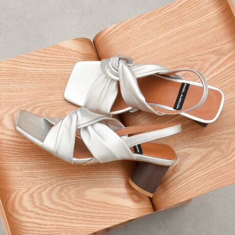 [^:D52003]ANGEL ALARCON (Aw AR)́AXyC̕wlCuhłB1999NɃX^[gfUC琶Y܂ňтăXyCōsĂ܂BɖASnǂ͓IȌC𗚂Ă炢ƂÔƁA݂ł̓[bp݂̂Ȃ炸AI[XgAAJi_A{ƓWJ𐢊E֍LĂ܂BXNGAgẼNXxgT_͑܏ɖDꂽAbp[̃\tgȎIȈꑫBCɕیV[\Ăꍇ܂Bp̍ۂ͔ĂgpB܂Ai̍ۂɕیV[ꕔꍇ܂BYߒɐLYꍇ܂B܂fނ̓A኱̐FACꂪꍇ܂A͑fނ̓ƂȂ܂B\߂BAɑjꍇ܂BBě̓ɂFČꍇ܂ B܂Aql̂gPCj^[X}[gtHʂȂǂ̊ɂFۂ̏iƈČꍇ܂BTCYZ(\L)͂܂ŖڈƂȂ܂Bd:242g