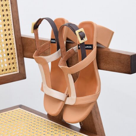 [^:D52007]ANGEL ALARCON (Aw AR)́AXyC̕wlCuhłB1999NɃX^[gfUC琶Y܂ňтăXyCōsĂ܂BɖASnǂ͓IȌC𗚂Ă炢ƂÔƁA݂ł̓[bp݂̂Ȃ炸AI[XgAAJi_A{ƓWJ𐢊E֍LĂ܂BJWAɂȂ߂Ȃ悢̃`L[q[gpT_̓J[Rrl[VꑫBCɕیV[\Ăꍇ܂Bp̍ۂ͔ĂgpB܂Ai̍ۂɕیV[ꕔꍇ܂BYߒɐLYꍇ܂B܂fނ̓A኱̐FACꂪꍇ܂A͑fނ̓ƂȂ܂B\߂BAɑjꍇ܂BBě̓ɂFČꍇ܂ B܂Aql̂gPCj^[X}[gtHʂȂǂ̊ɂFۂ̏iƈČꍇ܂BTCYZ(\L)͂܂ŖڈƂȂ܂Bd:244g