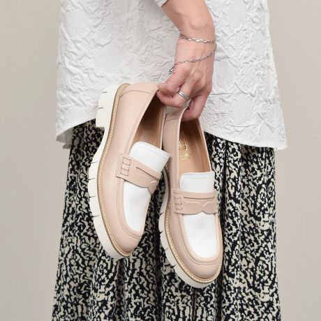 [^:L51604]`IȃeNjbNÃghӎCɒ]W߂Luca Grossi (J ObV)BCŎgSĂ̑fނIAfނ̎ACe̐X́A܂܂ȃCtX^CɂƊYĂuhłByʂŊɂ`̃^N\[̗poCJ[Iȃ[t@[łBCɕیV[\Ăꍇ܂Bp̍ۂ͔ĂgpB܂Ai̍ۂɕیV[ꕔꍇ܂BYߒɐLYꍇ܂B܂fނ̓A኱̐FACꂪꍇ܂A͑fނ̓ƂȂ܂B\߂BAɑjꍇ܂BBě̓ɂFČꍇ܂ B܂Aql̂gPCj^[X}[gtHʂȂǂ̊ɂFۂ̏iƈČꍇ܂BTCYZ(\L)͂܂ŖڈƂȂ܂Bd:249g