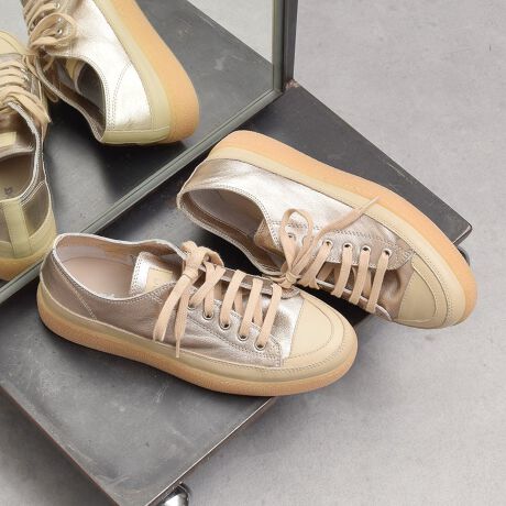 25N717AiύXv܂B[^:E55002]PATGOA(pbgSA)́A1974NnƂ̃C^AEsTɂDOVER SRLWJXj[J[uhłBN|ꂽ`IȌC̋ZpƁAIꂽ㎿ȊvgpAו܂łSEldグ̌C𐻑Ă܂BNtg}Vbv̐^ƁAfUCi[łpgcBÅvVIȃACfAZAC^A炵ACfAŃ_Ȋ˔VX^C𐶂ݏoĂ܂B^bNU[̑fފĂ炵͋C̃[XAbvXj[J[́AVvȃfUCŗlXȃX^COɃ}b`ꑫłBCɕیV[\Ăꍇ܂Bp̍ۂ͔ĂgpB܂Ai̍ۂɕیV[ꕔꍇ܂BYߒɐLYꍇ܂B܂fނ̓A኱̐FACꂪꍇ܂A͑fނ̓ƂȂ܂B\߂BAɑjꍇ܂BBě̓ɂFČꍇ܂ B܂Aql̂gPCj^[X}[gtHʂȂǂ̊ɂFۂ̏iƈČꍇ܂BTCYZ(\L)͂܂ŖڈƂȂ܂Bd:258g