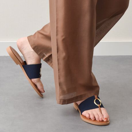 [^:952323]NbV̂悢C\[͂́uC^AV[[J[YṽT_Bb̃xg̓GXeBbNfނŐLk̂ŒE₷AbNXX^Cɂ߂̂PBuC^AV[[J[Yv̓AJ}[Pbg𒆐SɓWJMADE IN ITALỸV[YuhBC^AuhȂł͂̃ZX̂悢fUCA͓IȉiŐlC𓾂Ă܂BYߒɐLYꍇ܂B܂fނ̓A኱̐FACꂪꍇ܂A͑fނ̓ƂȂ܂B\߂BAɑjꍇ܂BBě̓ɂFČꍇ܂ B܂Aql̂gPCj^[X}[gtHʂȂǂ̊ɂFۂ̏iƈČꍇ܂BTCYZ(\L)͂܂ŖڈƂȂ܂d:143g