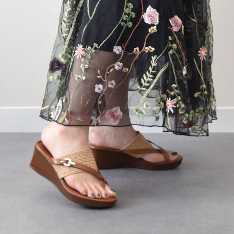 [^:952346]NbV̂悢C\[͂́uC^AV[[J[Yṽ~[T_Bb̃xg͐Lk̂ŒE₷AfC[ɂsɂ߂łBuC^AV[[J[Yv̓AJ}[Pbg𒆐SɓWJMADE IN ITALỸV[YuhBC^AuhȂł͂̃ZX̂悢fUCA͓IȉiŐlC𓾂Ă܂BYߒɐLYꍇ܂B܂fނ̓A኱̐FACꂪꍇ܂A͑fނ̓ƂȂ܂B\߂BAɑjꍇ܂BBě̓ɂFČꍇ܂ B܂Aql̂gPCj^[X}[gtHʂȂǂ̊ɂFۂ̏iƈČꍇ܂BTCYZ(\L)͂܂ŖڈƂȂ܂d:181g