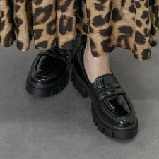 ブソラ(bussola)のbussola ブソラ◆5.5cmヒール◆撥水厚底デザインソールローファー