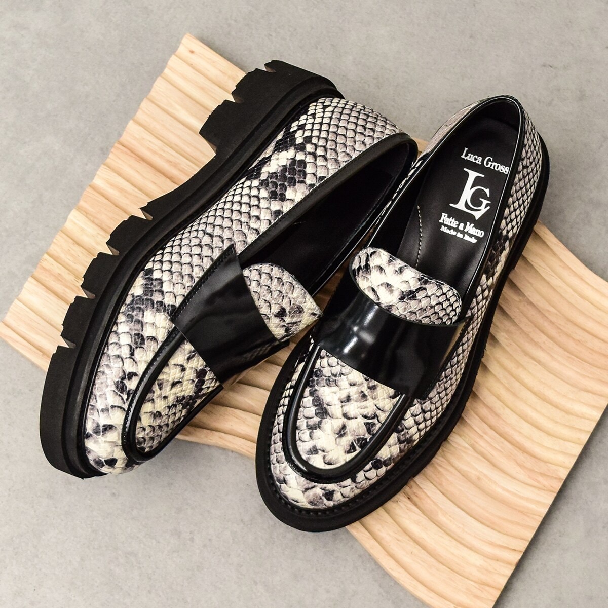 [}C]LUCA GROSSI4cmq[^N\[[t@[/J ObViLuca Grossij i`Rr