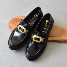 パスクッチ(PASCUCCI)のPASCUCCI◆5cmヒール◆ラウンドトウメタルバックルローファー