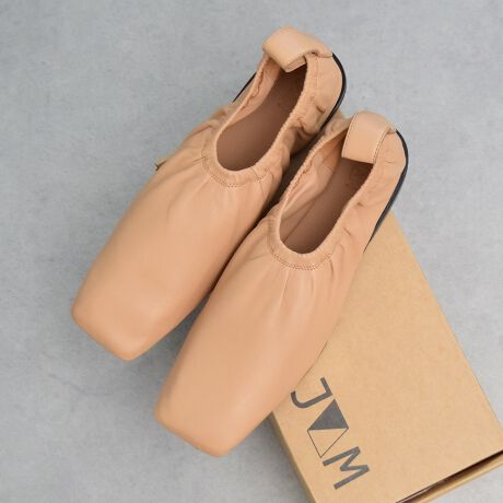 [^:E51601]JVAM(WF[BG[G)30N̗j"Leiner Shoes "2017NɒauhłBJVAM̃RNV͑_Ƒ@ׂAZIÂ炵ƃ~j}YAƂΏƓIȗvfZiō\̂IłBfUCi[̃L[EN[p[̓h_ɊĂAt@bV̕ɂāǍIŃj[NȃfUCŒڂĂ܂BAbp[܏ɖDĂĕԂ肪ǂ\tgȑBbNXYAl̃JWAX^Cɂ҂̈ꑫłBATTENTIONECɕیV[\Ăꍇ܂Bp̍ۂ͔ĂgpB܂Ai̍ۂɕیV[ꕔꍇ܂BEVRfނgpĂꍇAL̂ɂ\܂Asǂł͂܂BCɂȂꍇ͕ʂ̗ǂꏊɒuĂƌy邩Ǝv܂̂łBEv̕\ʂ̓LYt₷ׁA舵ɂ͏\ɂӂBJȂǂŔGꂽꍇAFڂ肷ꍇ܂B܂v̕iێ̂߁AȂׂG炳Ȃ悤ӉBEYߒɐ鑽̃LYVꍇ܂B܂fނ̓A኱̐FCꂪꍇ܂Apɂ͖育܂BEAɑjꍇ܂iɉe͂܂BEBě̓ɂFČꍇ܂ B܂Aql̂gPCj^[X}[gtHʂȂǂ̊ɂFۂ̏iƈČꍇ܂BETCYZ(\L)͂܂ŖڈƂȂ܂B̌`ɂKTCY̌l܂Bd:155g