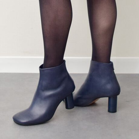 [^:E53000]JVAM(WF[BG[G)30N̗j"Leiner Shoes "2017NɒauhłBJVAM̃RNV͑_Ƒ@ׂAZIÂ炵ƃ~j}YAƂΏƓIȗvfZiō\̂IłBfUCi[̃L[EN[p[̓h_ɊĂAt@bV̕ɂāǍIŃj[NȃfUCŒڂĂ܂B_Ȉۂ̃obNWbvV[gu[ćAVvȃfUCŗ܂킵̌ꑫłBATTENTIONECɕیV[\Ăꍇ܂Bp̍ۂ͔ĂgpB܂Ai̍ۂɕیV[ꕔꍇ܂BEVRfނgpĂꍇAL̂ɂ\܂Asǂł͂܂BCɂȂꍇ͕ʂ̗ǂꏊɒuĂƌy邩Ǝv܂̂łBEv̕\ʂ̓LYt₷ׁA舵ɂ͏\ɂӂBJȂǂŔGꂽꍇAFڂ肷ꍇ܂B܂v̕iێ̂߁AȂׂG炳Ȃ悤ӉBEYߒɐ鑽̃LYVꍇ܂B܂fނ̓A኱̐FCꂪꍇ܂Apɂ͖育܂BEAɑjꍇ܂iɉe͂܂BEBě̓ɂFČꍇ܂ B܂Aql̂gPCj^[X}[gtHʂȂǂ̊ɂFۂ̏iƈČꍇ܂BETCYZ(\L)͂܂ŖڈƂȂ܂B̌`ɂKTCY̌l܂B:11cm:20cmd:266g