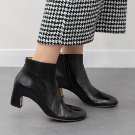 [^:E53001]1988NɃxlgōłLȌCn̒SɂuRiviera del BrentavŐݗꂽMara Binii} r[jj́AY̑SĂoLxȐElɂĎЍHōsA㎿Ȋvƍޗō邱ƂɂĂ܂BMara BinǐC̓X^CbVŉKȌC𗚂Ă銴oyރGKgȏ̂߂ɃfUCĂ܂B㎿őlۂ~j}ȃfUC[hGKXȕ͋CłBATTENTIONECɕیV[\Ăꍇ܂Bp̍ۂ͔ĂgpB܂Ai̍ۂɕیV[ꕔꍇ܂BEVRfނgpĂꍇAL̂ɂ\܂Asǂł͂܂BCɂȂꍇ͕ʂ̗ǂꏊɒuĂƌy邩Ǝv܂̂łBEv̕\ʂ̓LYt₷ׁA舵ɂ͏\ɂӂBJȂǂŔGꂽꍇAFڂ肷ꍇ܂B܂v̕iێ̂߁AȂׂG炳Ȃ悤ӉBEYߒɐ鑽̃LYVꍇ܂B܂fނ̓A኱̐FCꂪꍇ܂Apɂ͖育܂BEAɑjꍇ܂iɉe͂܂BEBě̓ɂFČꍇ܂ B܂Aql̂gPCj^[X}[gtHʂȂǂ̊ɂFۂ̏iƈČꍇ܂BETCYZ(\L)͂܂ŖڈƂȂ܂B̌`ɂKTCY̌l܂B:9.5cm:23cmd:241g