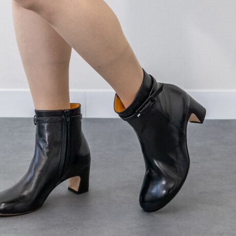 [^:E53002]1988NɃxlgōłLȌCn̒SɂuRiviera del BrentavŐݗꂽMara Binii} r[jj́AY̑SĂoLxȐElɂĎЍHōsA㎿Ȋvƍޗō邱ƂɂĂ܂BMara BinǐC̓X^CbVŉKȌC𗚂Ă銴oyރGKgȏ̂߂ɃfUCĂ܂B㎿őlۂ~j}ȃfUC[hGKXȕ͋CłBATTENTIONECɕیV[\Ăꍇ܂Bp̍ۂ͔ĂgpB܂Ai̍ۂɕیV[ꕔꍇ܂BEVRfނgpĂꍇAL̂ɂ\܂Asǂł͂܂BCɂȂꍇ͕ʂ̗ǂꏊɒuĂƌy邩Ǝv܂̂łBEv̕\ʂ̓LYt₷ׁA舵ɂ͏\ɂӂBJȂǂŔGꂽꍇAFڂ肷ꍇ܂B܂v̕iێ̂߁AȂׂG炳Ȃ悤ӉBEYߒɐ鑽̃LYVꍇ܂B܂fނ̓A኱̐FCꂪꍇ܂Apɂ͖育܂BEAɑjꍇ܂iɉe͂܂BEBě̓ɂFČꍇ܂ B܂Aql̂gPCj^[X}[gtHʂȂǂ̊ɂFۂ̏iƈČꍇ܂BETCYZ(\L)͂܂ŖڈƂȂ܂B̌`ɂKTCY̌l܂B:11.5cm:24cmd:273g