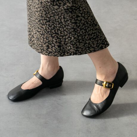 [^:D51003]ANGEL ALARCON (Aw AR)́AXyC̕wlCuhłB1999NɃX^[gfUC琶Y܂ňтăXyCōsĂ܂BɖASnǂ͓IȌC𗚂Ă炢ƂÔƁA݂ł̓[bp݂̂Ȃ炸AI[XgAAJi_A{ƓWJ𐢊E֍LĂ܂B{̌`ɋ߂Iu[NgE̗p[q[XgbvpvX́AƂSnłBATTENTIONECɕیV[\Ăꍇ܂Bp̍ۂ͔ĂgpB܂Ai̍ۂɕیV[ꕔꍇ܂BEVRfނgpĂꍇAL̂ɂ\܂Asǂł͂܂BCɂȂꍇ͕ʂ̗ǂꏊɒuĂƌy邩Ǝv܂̂łBEv̕\ʂ̓LYt₷ׁA舵ɂ͏\ɂӂBJȂǂŔGꂽꍇAFڂ肷ꍇ܂B܂v̕iێ̂߁AȂׂG炳Ȃ悤ӉBEYߒɐ鑽̃LYVꍇ܂B܂fނ̓A኱̐FCꂪꍇ܂Apɂ͖育܂BEAɑjꍇ܂iɉe͂܂BEBě̓ɂFČꍇ܂ B܂Aql̂gPCj^[X}[gtHʂȂǂ̊ɂFۂ̏iƈČꍇ܂BETCYZ(\L)͂܂ŖڈƂȂ܂B̌`ɂKTCY̌l܂Bd:254g