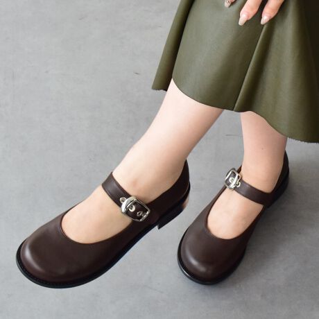 [^:D51004]ANGEL ALARCON (Aw AR)́AXyC̕wlCuhłB1999NɃX^[gfUC琶Y܂ňтăXyCōsĂ܂BɖASnǂ͓IȌC𗚂Ă炢ƂÔƁA݂ł̓[bp݂̂Ȃ炸AI[XgAAJi_A{ƓWJ𐢊E֍LĂ܂B{̌`ɋ߂Iu[NgE̗pXgbvV[Y͂ƂSnłBVvȃfUCŃfC[Ɋ􂵂ĂꑫBATTENTIONECɕیV[\Ăꍇ܂Bp̍ۂ͔ĂgpB܂Ai̍ۂɕیV[ꕔꍇ܂BEVRfނgpĂꍇAL̂ɂ\܂Asǂł͂܂BCɂȂꍇ͕ʂ̗ǂꏊɒuĂƌy邩Ǝv܂̂łBEv̕\ʂ̓LYt₷ׁA舵ɂ͏\ɂӂBJȂǂŔGꂽꍇAFڂ肷ꍇ܂B܂v̕iێ̂߁AȂׂG炳Ȃ悤ӉBEYߒɐ鑽̃LYVꍇ܂B܂fނ̓A኱̐FCꂪꍇ܂Apɂ͖育܂BEAɑjꍇ܂iɉe͂܂BEBě̓ɂFČꍇ܂ B܂Aql̂gPCj^[X}[gtHʂȂǂ̊ɂFۂ̏iƈČꍇ܂BETCYZ(\L)͂܂ŖڈƂȂ܂B̌`ɂKTCY̌l܂Bd:329g