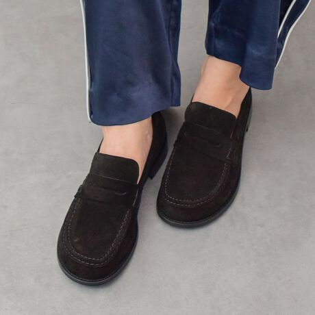 [^:D51616]ANGEL ALARCON (Aw AR)́AXyC̕wlCuhłB1999NɃX^[gfUC琶Y܂ňтăXyCōsĂ܂BɖASnǂ͓IȌC𗚂Ă炢ƂÔƁA݂ł̓[bp݂̂Ȃ炸AI[XgAAJi_A{ƓWJ𐢊E֍LĂ܂B{̌`ɋ߂Iu[NgE̗p[t@[́AƂSnłBVvȃfUCŃfC[Ɋ􂵂ĂꑫBATTENTIONECɕیV[\Ăꍇ܂Bp̍ۂ͔ĂgpB܂Ai̍ۂɕیV[ꕔꍇ܂BEVRfނgpĂꍇAL̂ɂ\܂Asǂł͂܂BCɂȂꍇ͕ʂ̗ǂꏊɒuĂƌy邩Ǝv܂̂łBEv̕\ʂ̓LYt₷ׁA舵ɂ͏\ɂӂBJȂǂŔGꂽꍇAFڂ肷ꍇ܂B܂v̕iێ̂߁AȂׂG炳Ȃ悤ӉBEYߒɐ鑽̃LYVꍇ܂B܂fނ̓A኱̐FCꂪꍇ܂Apɂ͖育܂BEAɑjꍇ܂iɉe͂܂BEBě̓ɂFČꍇ܂ B܂Aql̂gPCj^[X}[gtHʂȂǂ̊ɂFۂ̏iƈČꍇ܂BETCYZ(\L)͂܂ŖڈƂȂ܂B̌`ɂKTCY̌l܂Bd:306g