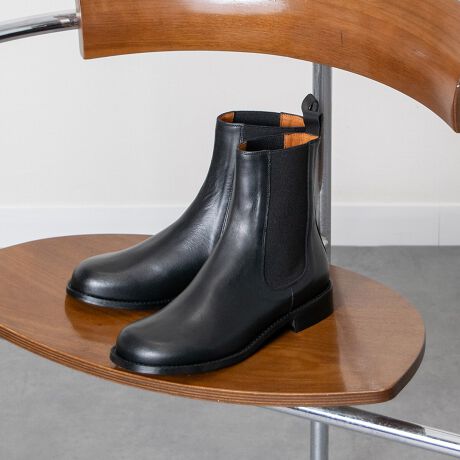 [^:D53005]ANGEL ALARCON (Aw AR)́AXyC̕wlCuhłB1999NɃX^[gfUC琶Y܂ňтăXyCōsĂ܂BɖASnǂ͓IȌC𗚂Ă炢ƂÔƁA݂ł̓[bp݂̂Ȃ炸AI[XgAAJi_A{ƓWJ𐢊E֍LĂ܂B{̌`ɋ߂Iu[NgE̗pTChSAu[ćAƂSnłBVvȃfUCŃfC[Ɋ􂵂ĂꑫBATTENTIONECɕیV[\Ăꍇ܂Bp̍ۂ͔ĂgpB܂Ai̍ۂɕیV[ꕔꍇ܂BEVRfނgpĂꍇAL̂ɂ\܂Asǂł͂܂BCɂȂꍇ͕ʂ̗ǂꏊɒuĂƌy邩Ǝv܂̂łBEv̕\ʂ̓LYt₷ׁA舵ɂ͏\ɂӂBJȂǂŔGꂽꍇAFڂ肷ꍇ܂B܂v̕iێ̂߁AȂׂG炳Ȃ悤ӉBEYߒɐ鑽̃LYVꍇ܂B܂fނ̓A኱̐FCꂪꍇ܂Apɂ͖育܂BEAɑjꍇ܂iɉe͂܂BEBě̓ɂFČꍇ܂ B܂Aql̂gPCj^[X}[gtHʂȂǂ̊ɂFۂ̏iƈČꍇ܂BETCYZ(\L)͂܂ŖڈƂȂ܂B̌`ɂKTCY̌l܂B:14.5cm:21cmd:328g