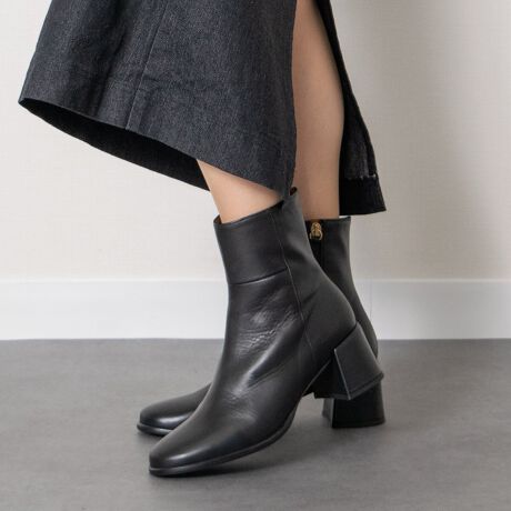 [^:D53011]ANGEL ALARCON (Aw AR)́AXyC̕wlCuhłB1999NɃX^[gfUC琶Y܂ňтăXyCōsĂ܂BɖASnǂ͓IȌC𗚂Ă炢ƂÔƁA݂ł̓[bp݂̂Ȃ炸AI[XgAAJi_A{ƓWJ𐢊E֍LĂ܂Bx[VbNŖÔȂfUCȂ̂ŁAg܂BATTENTIONECɕیV[\Ăꍇ܂Bp̍ۂ͔ĂgpB܂Ai̍ۂɕیV[ꕔꍇ܂BEVRfނgpĂꍇAL̂ɂ\܂Asǂł͂܂BCɂȂꍇ͕ʂ̗ǂꏊɒuĂƌy邩Ǝv܂̂łBEv̕\ʂ̓LYt₷ׁA舵ɂ͏\ɂӂBJȂǂŔGꂽꍇAFڂ肷ꍇ܂B܂v̕iێ̂߁AȂׂG炳Ȃ悤ӉBEYߒɐ鑽̃LYVꍇ܂B܂fނ̓A኱̐FCꂪꍇ܂Apɂ͖育܂BEAɑjꍇ܂iɉe͂܂BEBě̓ɂFČꍇ܂ B܂Aql̂gPCj^[X}[gtHʂȂǂ̊ɂFۂ̏iƈČꍇ܂BETCYZ(\L)͂܂ŖڈƂȂ܂B̌`ɂKTCY̌l܂B:15cm:24cmd:338g