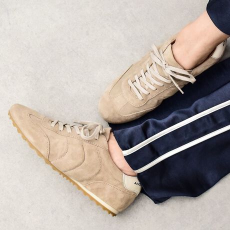 [^:D55005]ANGEL ALARCON (Aw AR)́AXyC̕wlCuhłB1999NɃX^[gfUC琶Y܂ňтăXyCōsĂ܂BɖASnǂ͓IȌC𗚂Ă炢ƂÔƁA݂ł̓[bp݂̂Ȃ炸AI[XgAAJi_A{ƓWJ𐢊E֍LĂ܂BN炵[h̃[vt@CU[Xj[J[łBATTENTIONECɕیV[\Ăꍇ܂Bp̍ۂ͔ĂgpB܂Ai̍ۂɕیV[ꕔꍇ܂BEVRfނgpĂꍇAL̂ɂ\܂Asǂł͂܂BCɂȂꍇ͕ʂ̗ǂꏊɒuĂƌy邩Ǝv܂̂łBEv̕\ʂ̓LYt₷ׁA舵ɂ͏\ɂӂBJȂǂŔGꂽꍇAFڂ肷ꍇ܂B܂v̕iێ̂߁AȂׂG炳Ȃ悤ӉBEYߒɐ鑽̃LYVꍇ܂B܂fނ̓A኱̐FCꂪꍇ܂Apɂ͖育܂BEAɑjꍇ܂iɉe͂܂BEBě̓ɂFČꍇ܂ B܂Aql̂gPCj^[X}[gtHʂȂǂ̊ɂFۂ̏iƈČꍇ܂BETCYZ(\L)͂܂ŖڈƂȂ܂B̌`ɂKTCY̌l܂Bd:202g