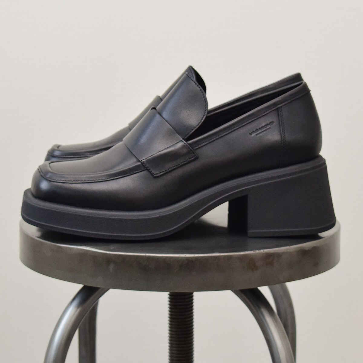 VAGABOND◇ミドルヒールレザーローファー | バガボンド(VAGABOND