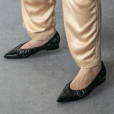 インターショシュール(INTER-CHAUSSURES)のINTER-CHAUSSURES◆1.5cmヒール◆ポインテッドトウギャザーパンプス