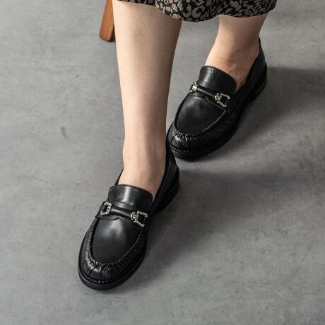 [^:I51614]fUCƗ₷˔CibvɁAGbW𗘂t@bViuȃZNgŐlCINTER-CHAUSSURES(C^[ VV[)BO[oȎ_ƃRZv`AȌV[YZNguhłBÔȂVvȃfUCŃfC[Ɋ􂵂ĂꑫłBATTENTIONECɕیV[\Ăꍇ܂Bp̍ۂ͔ĂgpB܂Ai̍ۂɕیV[ꕔꍇ܂BEVRfނgpĂꍇAL̂ɂ\܂Asǂł͂܂BCɂȂꍇ͕ʂ̗ǂꏊɒuĂƌy邩Ǝv܂̂łBEv̕\ʂ̓LYt₷ׁA舵ɂ͏\ɂӂBJȂǂŔGꂽꍇAFڂ肷ꍇ܂B܂v̕iێ̂߁AȂׂG炳Ȃ悤ӉBEYߒɐ鑽̃LYVꍇ܂B܂fނ̓A኱̐FCꂪꍇ܂Apɂ͖育܂BEAɑjꍇ܂iɉe͂܂BEBě̓ɂFČꍇ܂ B܂Aql̂gPCj^[X}[gtHʂȂǂ̊ɂFۂ̏iƈČꍇ܂BETCYZ(\L)͂܂ŖڈƂȂ܂B̌`ɂKTCY̌l܂Bd:284g