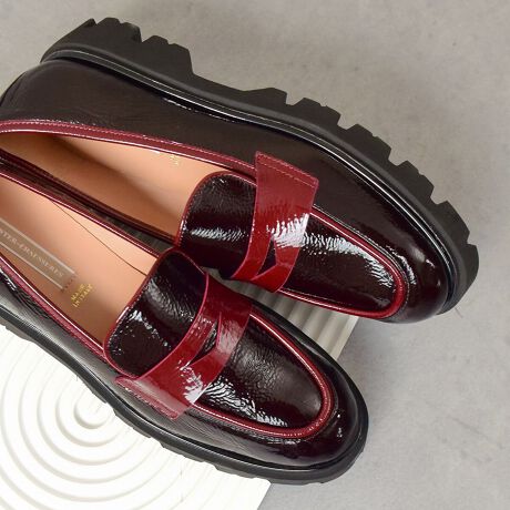 [^:I51631]fUCƗ₷˔CibvɁAGbW𗘂t@bViuȃZNgŐlCINTER-CHAUSSURES(C^[ VV[)BO[oȎ_ƃRZv`AȌV[YZNguhłByɂ`̃^N\[̗pAƂĂ₷݌vɂȂĂ܂Bx[VbNȃfUCŋG߂X^CO킸ɒpłꑫłBATTENTIONECɕیV[\Ăꍇ܂Bp̍ۂ͔ĂgpB܂Ai̍ۂɕیV[ꕔꍇ܂BEVRfނgpĂꍇAL̂ɂ\܂Asǂł͂܂BCɂȂꍇ͕ʂ̗ǂꏊɒuĂƌy邩Ǝv܂̂łBEv̕\ʂ̓LYt₷ׁA舵ɂ͏\ɂӂBJȂǂŔGꂽꍇAFڂ肷ꍇ܂B܂v̕iێ̂߁AȂׂG炳Ȃ悤ӉBEYߒɐ鑽̃LYVꍇ܂B܂fނ̓A኱̐FCꂪꍇ܂Apɂ͖育܂BEAɑjꍇ܂iɉe͂܂BEBě̓ɂFČꍇ܂ B܂Aql̂gPCj^[X}[gtHʂȂǂ̊ɂFۂ̏iƈČꍇ܂BETCYZ(\L)͂܂ŖڈƂȂ܂B̌`ɂKTCY̌l܂Bd:262g