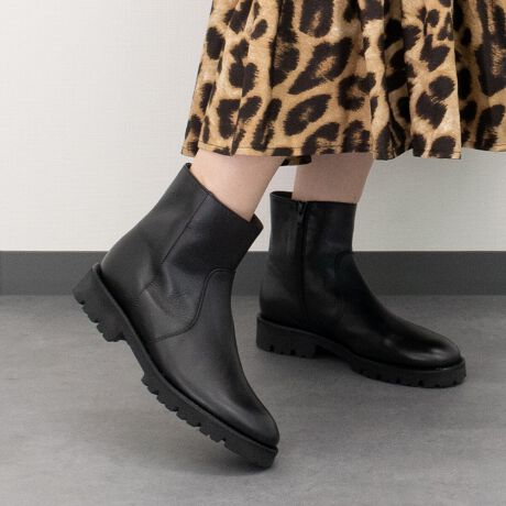 [^:I53018]fUCƗ₷˔CibvɁAGbW𗘂t@bViuȃZNgŐlCINTER-CHAUSSURES(C^[ VV[)BO[oȎ_ƃRZv`AȌV[YZNguhłByɂ`̌\[̗pAƂĂ₷݌vɂȂĂ܂Bx[VbNȃfUCŃfC[ɎgĂ܂BATTENTIONECɕیV[\Ăꍇ܂Bp̍ۂ͔ĂgpB܂Ai̍ۂɕیV[ꕔꍇ܂BEVRfނgpĂꍇAL̂ɂ\܂Asǂł͂܂BCɂȂꍇ͕ʂ̗ǂꏊɒuĂƌy邩Ǝv܂̂łBEv̕\ʂ̓LYt₷ׁA舵ɂ͏\ɂӂBJȂǂŔGꂽꍇAFڂ肷ꍇ܂B܂v̕iێ̂߁AȂׂG炳Ȃ悤ӉBEYߒɐ鑽̃LYVꍇ܂B܂fނ̓A኱̐FCꂪꍇ܂Apɂ͖育܂BEAɑjꍇ܂iɉe͂܂BEBě̓ɂFČꍇ܂ B܂Aql̂gPCj^[X}[gtHʂȂǂ̊ɂFۂ̏iƈČꍇ܂BETCYZ(\L)͂܂ŖڈƂȂ܂B̌`ɂKTCY̌l܂B:13.5cm:24cmd:293g