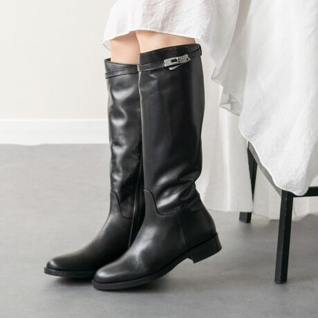 [^:I53216]fUCƗ₷˔CibvɁAGbW𗘂t@bViuȃZNgŐlCINTER-CHAUSSURES(C^[ VV[)BO[oȎ_ƃRZv`AȌV[YZNguhłBÔȂVvȃfUCŃfC[Ɋ􂵂ĂꑫłBATTENTIONECɕیV[\Ăꍇ܂Bp̍ۂ͔ĂgpB܂Ai̍ۂɕیV[ꕔꍇ܂BEVRfނgpĂꍇAL̂ɂ\܂Asǂł͂܂BCɂȂꍇ͕ʂ̗ǂꏊɒuĂƌy邩Ǝv܂̂łBEv̕\ʂ̓LYt₷ׁA舵ɂ͏\ɂӂBJȂǂŔGꂽꍇAFڂ肷ꍇ܂B܂v̕iێ̂߁AȂׂG炳Ȃ悤ӉBEYߒɐ鑽̃LYVꍇ܂B܂fނ̓A኱̐FCꂪꍇ܂Apɂ͖育܂BEAɑjꍇ܂iɉe͂܂BEBě̓ɂFČꍇ܂ B܂Aql̂gPCj^[X}[gtHʂȂǂ̊ɂFۂ̏iƈČꍇ܂BETCYZ(\L)͂܂ŖڈƂȂ܂B̌`ɂKTCY̌l܂B:39cm:36-24cmd:562g