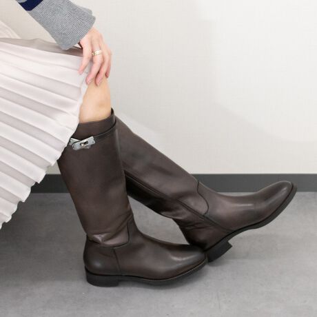 [^:I53216]fUCƗ₷˔CibvɁAGbW𗘂t@bViuȃZNgŐlCINTER-CHAUSSURES(C^[ VV[)BO[oȎ_ƃRZv`AȌV[YZNguhłBÔȂVvȃfUCŃfC[Ɋ􂵂ĂꑫłBATTENTIONECɕیV[\Ăꍇ܂Bp̍ۂ͔ĂgpB܂Ai̍ۂɕیV[ꕔꍇ܂BEVRfނgpĂꍇAL̂ɂ\܂Asǂł͂܂BCɂȂꍇ͕ʂ̗ǂꏊɒuĂƌy邩Ǝv܂̂łBEv̕\ʂ̓LYt₷ׁA舵ɂ͏\ɂӂBJȂǂŔGꂽꍇAFڂ肷ꍇ܂B܂v̕iێ̂߁AȂׂG炳Ȃ悤ӉBEYߒɐ鑽̃LYVꍇ܂B܂fނ̓A኱̐FCꂪꍇ܂Apɂ͖育܂BEAɑjꍇ܂iɉe͂܂BEBě̓ɂFČꍇ܂ B܂Aql̂gPCj^[X}[gtHʂȂǂ̊ɂFۂ̏iƈČꍇ܂BETCYZ(\L)͂܂ŖڈƂȂ܂B̌`ɂKTCY̌l܂B:39cm:36-24cmd:562g