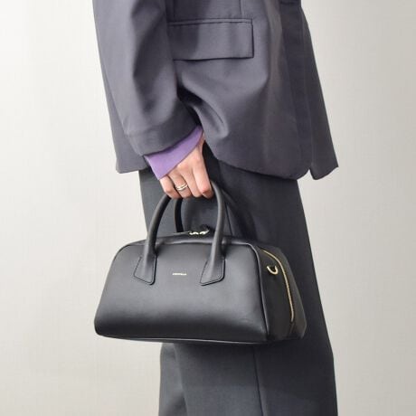 [^:Q56381]2002NC^AAAubcHBɂđnƂꂽuhAXebBfUCAp^[At@ubNAD܂œOꂵMade in italyɂA_ŃX^CbVȃtHɃtF~jȗvfꂽfUC͉B𒆐SɂƂĂlC܂BVvȃfUC̃U[nhobÓAÔȂfUCȂ̂ŁAg܂BATTENTIONEVRfނgpĂꍇAL̂ɂ\܂Asǂł͂܂BCɂȂꍇ͕ʂ̗ǂꏊɒuĂƌy邩Ǝv܂̂łBEv̕\ʂ̓LYt₷ׁA舵ɂ͏\ɂӂBJȂǂŔGꂽꍇAFڂ肷ꍇ܂B܂v̕iێ̂߁AȂׂG炳Ȃ悤ӉBEYߒɐ鑽̃LYVꍇ܂B܂fނ̓A኱̐FCꂪꍇ܂Apɂ͖育܂BEBě̓ɂFČꍇ܂ B܂Aql̂gPCj^[X}[gtHʂȂǂ̊ɂFۂ̏iƈČꍇ܂BETCYZ(\L)͂܂ŖڈƂȂ܂B:22-30cm:14cm}`:12cm荂:10cmV_[Xgbv̒:98-126cmd:500g