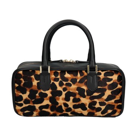 [^:Q56474]2002NC^AAAubcHBɂđnƂꂽuhAXebBfUCAp^[At@ubNAD܂œOꂵMade in italyɂA_ŃX^CbVȃtHɃtF~jȗvfꂽfUC͉B𒆐SɂƂĂlC܂BCpNĝ郌Ip[h̃wAJ[t̑fފ㎿őlۂۂłBXgbvtBt@Xi[t|Pbg~1BATTENTIONEVRfނgpĂꍇAL̂ɂ\܂Asǂł͂܂BCɂȂꍇ͕ʂ̗ǂꏊɒuĂƌy邩Ǝv܂̂łBEv̕\ʂ̓LYt₷ׁA舵ɂ͏\ɂӂBJȂǂŔGꂽꍇAFڂ肷ꍇ܂B܂v̕iێ̂߁AȂׂG炳Ȃ悤ӉBEYߒɐ鑽̃LYVꍇ܂B܂fނ̓A኱̐FCꂪꍇ܂Apɂ͖育܂BEBě̓ɂFČꍇ܂ B܂Aql̂gPCj^[X}[gtHʂȂǂ̊ɂFۂ̏iƈČꍇ܂BETCYZ(\L)͂܂ŖڈƂȂ܂B:28cm:13cm}`:9cm荂:11cmV_[Xgbv̒:95-123cmd:490g