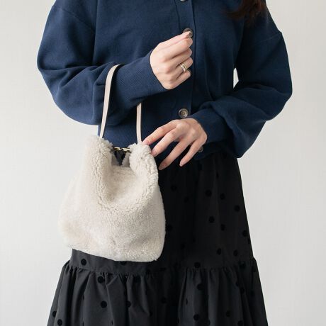 [^:Q56478]2002NC^AAAubcHBɂđnƂꂽuhAXebBfUCAp^[At@ubNAD܂œOꂵMade in italyɂA_ŃX^CbVȃtHɃtF~jȗvfꂽfUC͉B𒆐SɂƂĂlC܂B[gƃU[̃Rrl[VtF~jȕ͋C̃oPbgobOłBXgbvtBATTENTIONEVRfނgpĂꍇAL̂ɂ\܂Asǂł͂܂BCɂȂꍇ͕ʂ̗ǂꏊɒuĂƌy邩Ǝv܂̂łBEv̕\ʂ̓LYt₷ׁA舵ɂ͏\ɂӂBJȂǂŔGꂽꍇAFڂ肷ꍇ܂B܂v̕iێ̂߁AȂׂG炳Ȃ悤ӉBEYߒɐ鑽̃LYVꍇ܂B܂fނ̓A኱̐FCꂪꍇ܂Apɂ͖育܂BEBě̓ɂFČꍇ܂ B܂Aql̂gPCj^[X}[gtHʂȂǂ̊ɂFۂ̏iƈČꍇ܂BETCYZ(\L)͂܂ŖڈƂȂ܂B:16-32cm:20cm}`:11cm荂:14cmV_[Xgbv̒:98-126cmd:290g