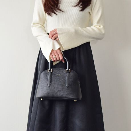 [^:Q56479]2002NC^AAAubcHBɂđnƂꂽuhAXebBfUCAp^[At@ubNAD܂œOꂵMade in italyɂA_ŃX^CbVȃtHɃtF~jȗvfꂽfUC͉B𒆐SɂƂĂlC܂BÔȂx[VbNȃfUCŁAg܂BXgbvtBATTENTIONEVRfނgpĂꍇAL̂ɂ\܂Asǂł͂܂BCɂȂꍇ͕ʂ̗ǂꏊɒuĂƌy邩Ǝv܂̂łBEv̕\ʂ̓LYt₷ׁA舵ɂ͏\ɂӂBJȂǂŔGꂽꍇAFڂ肷ꍇ܂B܂v̕iێ̂߁AȂׂG炳Ȃ悤ӉBEYߒɐ鑽̃LYVꍇ܂B܂fނ̓A኱̐FCꂪꍇ܂Apɂ͖育܂BEBě̓ɂFČꍇ܂ B܂Aql̂gPCj^[X}[gtHʂȂǂ̊ɂFۂ̏iƈČꍇ܂BETCYZ(\L)͂܂ŖڈƂȂ܂B:26-27.5cm:20cm}`:10.5cm荂:6cmV_[Xgbv̒:97-125cmd:670g