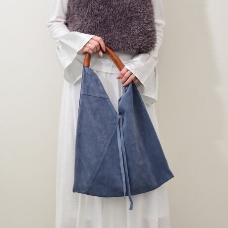 [^:Q56388]ANDREA CARDONEiAhA Jhlj̓U[ƊEŁA50N̗jC^ÃobOuhłB͑SăC^AYɂAiƗD낳˔fUĆAi|_ɐYAłMADE IN ITALYɂĂ܂BE̍xZNgVbvŎ舵Ă܂B VvȃfUC̃XG[hobÓA[͂g肪悭AÔȂfUCȂ̂ŁAg܂B|[`tBATTENTIONEVRfނgpĂꍇAL̂ɂ\܂Asǂł͂܂BCɂȂꍇ͕ʂ̗ǂꏊɒuĂƌy邩Ǝv܂̂łBEv̕\ʂ̓LYt₷ׁA舵ɂ͏\ɂӂBJȂǂŔGꂽꍇAFڂ肷ꍇ܂B܂v̕iێ̂߁AȂׂG炳Ȃ悤ӉBEYߒɐ鑽̃LYVꍇ܂B܂fނ̓A኱̐FCꂪꍇ܂Agpɂ͖育܂BEBě̓ɂFČꍇ܂ B܂Aql̂gPCj^[X}[gtHʂȂǂ̊ɂFۂ̏iƈČꍇ܂BETCYZ(\L)͂܂ŖڈƂȂ܂B:40cm:30cm荂:23cmd:450g