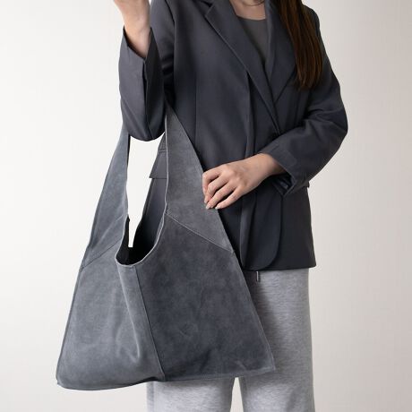 [^:Q56389]ANDREA CARDONEiAhA Jhlj̓U[ƊEŁA50N̗jC^ÃobOuhłB͑SăC^AYɂAiƗD낳˔fUĆAi|_ɐYAłMADE IN ITALYɂĂ܂BE̍xZNgVbvŎ舵Ă܂B VvȃfUC̃XG[hV_[obÓA[͂g肪悭AÔȂfUCȂ̂ŁAg܂Bt@Xi[t|Pbg~1BATTENTIONEVRfނgpĂꍇAL̂ɂ\܂Asǂł͂܂BCɂȂꍇ͕ʂ̗ǂꏊɒuĂƌy邩Ǝv܂̂łBEv̕\ʂ̓LYt₷ׁA舵ɂ͏\ɂӂBJȂǂŔGꂽꍇAFڂ肷ꍇ܂B܂v̕iێ̂߁AȂׂG炳Ȃ悤ӉBEYߒɐ鑽̃LYVꍇ܂B܂fނ̓A኱̐FCꂪꍇ܂Agpɂ͖育܂BEBě̓ɂFČꍇ܂ B܂Aql̂gPCj^[X}[gtHʂȂǂ̊ɂFۂ̏iƈČꍇ܂BETCYZ(\L)͂܂ŖڈƂȂ܂B:48cm:31cm荂:25cmd:530g