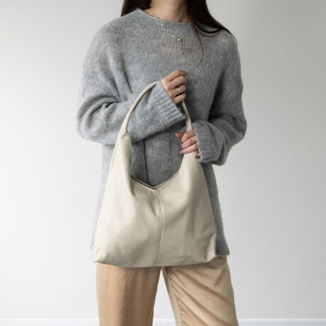 [^:Q56390]ANDREA CARDONEiAhA Jhlj̓U[ƊEŁA50N̗jC^ÃobOuhłB͑SăC^AYɂAiƗD낳˔fUĆAi|_ɐYAłMADE IN ITALYɂĂ܂BE̍xZNgVbvŎ舵Ă܂B VNU[̃V_[obO̓x[VbNȃfUCȂ̂ŁAg܂BATTENTIONEVRfނgpĂꍇAL̂ɂ\܂Asǂł͂܂BCɂȂꍇ͕ʂ̗ǂꏊɒuĂƌy邩Ǝv܂̂łBEv̕\ʂ̓LYt₷ׁA舵ɂ͏\ɂӂBJȂǂŔGꂽꍇAFڂ肷ꍇ܂B܂v̕iێ̂߁AȂׂG炳Ȃ悤ӉBEYߒɐ鑽̃LYVꍇ܂B܂fނ̓A኱̐FCꂪꍇ܂Agpɂ͖育܂BEBě̓ɂFČꍇ܂ B܂Aql̂gPCj^[X}[gtHʂȂǂ̊ɂFۂ̏iƈČꍇ܂BETCYZ(\L)͂܂ŖڈƂȂ܂B:35cm:21cm}`:11cm荂:23cmd:370g