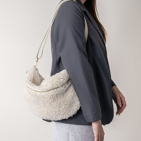 [^:Q56394]ANDREA CARDONEiAhA Jhlj̓U[ƊEŁA50N̗jC^ÃobOuhłB͑SăC^AYɂAiƗD낳˔fUĆAi|_ɐYAłMADE IN ITALYɂĂ܂BE̍xZNgVbvŎ舵Ă܂B {ȂfފJWAŏ_炩Ȉۂ̃V_[obOłBATTENTIONEVRfނgpĂꍇAL̂ɂ\܂Asǂł͂܂BCɂȂꍇ͕ʂ̗ǂꏊɒuĂƌy邩Ǝv܂̂łBEv̕\ʂ̓LYt₷ׁA舵ɂ͏\ɂӂBJȂǂŔGꂽꍇAFڂ肷ꍇ܂B܂v̕iێ̂߁AȂׂG炳Ȃ悤ӉBEYߒɐ鑽̃LYVꍇ܂B܂fނ̓A኱̐FCꂪꍇ܂Agpɂ͖育܂BEBě̓ɂFČꍇ܂ B܂Aql̂gPCj^[X}[gtHʂȂǂ̊ɂFۂ̏iƈČꍇ܂BETCYZ(\L)͂܂ŖڈƂȂ܂B:38cm:22cmV_[Xgbv̒:63-110cmd:310g