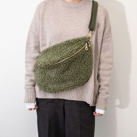 [^:Q56394]ANDREA CARDONEiAhA Jhlj̓U[ƊEŁA50N̗jC^ÃobOuhłB͑SăC^AYɂAiƗD낳˔fUĆAi|_ɐYAłMADE IN ITALYɂĂ܂BE̍xZNgVbvŎ舵Ă܂B {ȂfފJWAŏ_炩Ȉۂ̃V_[obOłBATTENTIONEVRfނgpĂꍇAL̂ɂ\܂Asǂł͂܂BCɂȂꍇ͕ʂ̗ǂꏊɒuĂƌy邩Ǝv܂̂łBEv̕\ʂ̓LYt₷ׁA舵ɂ͏\ɂӂBJȂǂŔGꂽꍇAFڂ肷ꍇ܂B܂v̕iێ̂߁AȂׂG炳Ȃ悤ӉBEYߒɐ鑽̃LYVꍇ܂B܂fނ̓A኱̐FCꂪꍇ܂Agpɂ͖育܂BEBě̓ɂFČꍇ܂ B܂Aql̂gPCj^[X}[gtHʂȂǂ̊ɂFۂ̏iƈČꍇ܂BETCYZ(\L)͂܂ŖڈƂȂ܂B:38cm:22cmV_[Xgbv̒:63-110cmd:310g