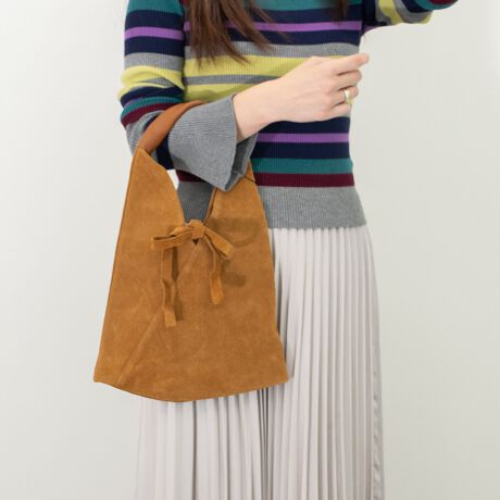 [^:Q56483]ANDREA CARDONEiAhA Jhlj̓U[ƊEŁA50N̗jC^ÃobOuhłB͑SăC^AYɂAiƗD낳˔fUĆAi|_ɐYAłMADE IN ITALYɂĂ܂BE̍xZNgVbvŎ舵Ă܂B VvȃfUC̃XG[hobÓA悢TCYŃfC[[Xɂ҂łB|[`tBATTENTIONEVRfނgpĂꍇAL̂ɂ\܂Asǂł͂܂BCɂȂꍇ͕ʂ̗ǂꏊɒuĂƌy邩Ǝv܂̂łBEv̕\ʂ̓LYt₷ׁA舵ɂ͏\ɂӂBJȂǂŔGꂽꍇAFڂ肷ꍇ܂B܂v̕iێ̂߁AȂׂG炳Ȃ悤ӉBEYߒɐ鑽̃LYVꍇ܂B܂fނ̓A኱̐FCꂪꍇ܂Agpɂ͖育܂BEBě̓ɂFČꍇ܂ B܂Aql̂gPCj^[X}[gtHʂȂǂ̊ɂFۂ̏iƈČꍇ܂BETCYZ(\L)͂܂ŖڈƂȂ܂B:28cm:22cm荂:18cmd:300g