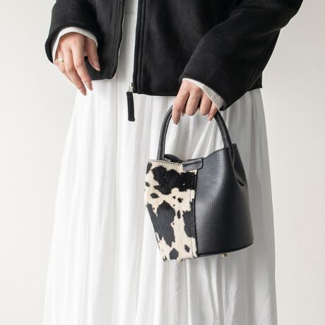 [^:Q56526]ANDREA CARDONEiAhA Jhlj̓U[ƊEŁA50N̗jC^ÃobOuhłB͑SăC^AYɂAiƗD낳˔fUĆAi|_ɐYAłMADE IN ITALYɂĂ܂BE̍xZNgVbvŎ舵Ă܂B fފꂽ͋Cّ̈fރRroPbgobOłBXgbvtBATTENTIONEVRfނgpĂꍇAL̂ɂ\܂Asǂł͂܂BCɂȂꍇ͕ʂ̗ǂꏊɒuĂƌy邩Ǝv܂̂łBEv̕\ʂ̓LYt₷ׁA舵ɂ͏\ɂӂBJȂǂŔGꂽꍇAFڂ肷ꍇ܂B܂v̕iێ̂߁AȂׂG炳Ȃ悤ӉBEYߒɐ鑽̃LYVꍇ܂B܂fނ̓A኱̐FCꂪꍇ܂Agpɂ͖育܂BEBě̓ɂFČꍇ܂ B܂Aql̂gPCj^[X}[gtHʂȂǂ̊ɂFۂ̏iƈČꍇ܂BETCYZ(\L)͂܂ŖڈƂȂ܂B:16cm:18cm}`:16cm荂:10cmV_[Xgbv̒:122-126cmd:310g