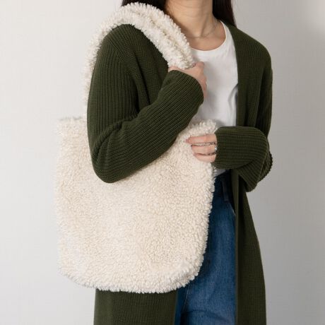 [^:Q56610]ANDREA CARDONEiAhA Jhlj̓U[ƊEŁA50N̗jC^ÃobOuhłB͑SăC^AYɂAiƗD낳˔fUĆAi|_ɐYAłMADE IN ITALYɂĂ܂BE̍xZNgVbvŎ舵Ă܂B {ȂfފJWAŏ_炩ȈہA傫ڂ̃TCYŎ[͔QłBATTENTIONEVRfނgpĂꍇAL̂ɂ\܂Asǂł͂܂BCɂȂꍇ͕ʂ̗ǂꏊɒuĂƌy邩Ǝv܂̂łBEv̕\ʂ̓LYt₷ׁA舵ɂ͏\ɂӂBJȂǂŔGꂽꍇAFڂ肷ꍇ܂B܂v̕iێ̂߁AȂׂG炳Ȃ悤ӉBEYߒɐ鑽̃LYVꍇ܂B܂fނ̓A኱̐FCꂪꍇ܂Agpɂ͖育܂BEBě̓ɂFČꍇ܂ B܂Aql̂gPCj^[X}[gtHʂȂǂ̊ɂFۂ̏iƈČꍇ܂BETCYZ(\L)͂܂ŖڈƂȂ܂B:40cm:35cm}`:8cm荂:24cmd:420g