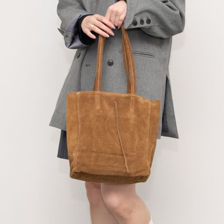 [^:Q56611]ANDREA CARDONEiAhA Jhlj̓U[ƊEŁA50N̗jC^ÃobOuhłB͑SăC^AYɂAiƗD낳˔fUĆAi|_ɐYAłMADE IN ITALYɂĂ܂BE̍xZNgVbvŎ舵Ă܂B x[VbNȌ`̃g[gobO͖ÔȂfUCȂ̂ŁAg܂BATTENTIONEVRfނgpĂꍇAL̂ɂ\܂Asǂł͂܂BCɂȂꍇ͕ʂ̗ǂꏊɒuĂƌy邩Ǝv܂̂łBEv̕\ʂ̓LYt₷ׁA舵ɂ͏\ɂӂBJȂǂŔGꂽꍇAFڂ肷ꍇ܂B܂v̕iێ̂߁AȂׂG炳Ȃ悤ӉBEYߒɐ鑽̃LYVꍇ܂B܂fނ̓A኱̐FCꂪꍇ܂Agpɂ͖育܂BEBě̓ɂFČꍇ܂ B܂Aql̂gPCj^[X}[gtHʂȂǂ̊ɂFۂ̏iƈČꍇ܂BETCYZ(\L)͂܂ŖڈƂȂ܂B:25cm:28cm}`:8cm荂:24cmd:350g