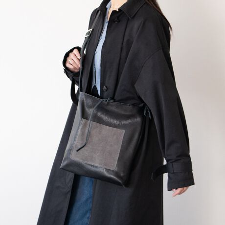 [^:Q56613]ANDREA CARDONEiAhA Jhlj̓U[ƊEŁA50N̗jC^ÃobOuhłB͑SăC^AYɂAiƗD낳˔fUĆAi|_ɐYAłMADE IN ITALYɂĂ܂BE̍xZNgVbvŎ舵Ă܂B x[VbNȃfUC̃U[g[gobÓAA4ۂƎ܂g̗ǂTCYłBATTENTIONEVRfނgpĂꍇAL̂ɂ\܂Asǂł͂܂BCɂȂꍇ͕ʂ̗ǂꏊɒuĂƌy邩Ǝv܂̂łBEv̕\ʂ̓LYt₷ׁA舵ɂ͏\ɂӂBJȂǂŔGꂽꍇAFڂ肷ꍇ܂B܂v̕iێ̂߁AȂׂG炳Ȃ悤ӉBEYߒɐ鑽̃LYVꍇ܂B܂fނ̓A኱̐FCꂪꍇ܂Agpɂ͖育܂BEBě̓ɂFČꍇ܂ B܂Aql̂gPCj^[X}[gtHʂȂǂ̊ɂFۂ̏iƈČꍇ܂BETCYZ(\L)͂܂ŖڈƂȂ܂B:26cm:30cm}`:6cmV_[Xgbv̒:90-108cmd:350g