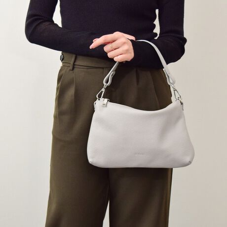 [^:Q56374]1967NnƂV܃obO[J[BN|ĂC^A̐ElZɂăp[jL̃fUC𐶂ݏoĂ܂BYׂ͂ĕ~nɂ鎩ЍHłƂ|V[тAi̊Ǘɂd_uĂ܂ByE_炩E@\Ix[XɁAVvȃfUCɏ炵ƃgbhobORNVƂȂĂ܂BVvȃfUCȂ̂ŃghɍEꂸAlXȃX^COɃ}b`郌U[nhobOłBXgbvtBt@Xi[t|Pbg~1BATTENTIONEVRfނgpĂꍇAL̂ɂ\܂Asǂł͂܂BCɂȂꍇ͕ʂ̗ǂꏊɒuĂƌy邩Ǝv܂̂łBEv̕\ʂ̓LYt₷ׁA舵ɂ͏\ɂӂBJȂǂŔGꂽꍇAFڂ肷ꍇ܂B܂v̕iێ̂߁AȂׂG炳Ȃ悤ӉBEYߒɐ鑽̃LYVꍇ܂B܂fނ̓A኱̐FCꂪꍇ܂Agpɂ͖育܂BEBě̓ɂFČꍇ܂ B܂Aql̂gPCj^[X}[gtHʂȂǂ̊ɂFۂ̏iƈČꍇ܂BETCYZ(\L)͂܂ŖڈƂȂ܂B:27-31cm:17cm}`:4cm荂:13cmV_[Xgbv̒:80-140cmd:480g