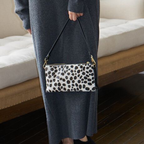 [^:Q56459]1967NnƂV܃obO[J[BN|ĂC^A̐ElZɂăp[jL̃fUC𐶂ݏoĂ܂BYׂ͂ĕ~nɂ鎩ЍHłƂ|V[тAi̊Ǘɂd_uĂ܂ByE_炩E@\Ix[XɁAVvȃfUCɏ炵ƃgbhobORNVƂȂĂ܂Bfފ㎿őlۂAOɎd؂Ă̂ōׁX𐮗Ď[\łBXgbvtBt@Xi[t|Pbg~1BATTENTIONEVRfނgpĂꍇAL̂ɂ\܂Asǂł͂܂BCɂȂꍇ͕ʂ̗ǂꏊɒuĂƌy邩Ǝv܂̂łBEv̕\ʂ̓LYt₷ׁA舵ɂ͏\ɂӂBJȂǂŔGꂽꍇAFڂ肷ꍇ܂B܂v̕iێ̂߁AȂׂG炳Ȃ悤ӉBEYߒɐ鑽̃LYVꍇ܂B܂fނ̓A኱̐FCꂪꍇ܂Agpɂ͖育܂BEBě̓ɂFČꍇ܂ B܂Aql̂gPCj^[X}[gtHʂȂǂ̊ɂFۂ̏iƈČꍇ܂BETCYZ(\L)͂܂ŖڈƂȂ܂B:25-27cm:13cm}`:6cm荂:21cmV_[Xgbv̒:121-139cmd:470g